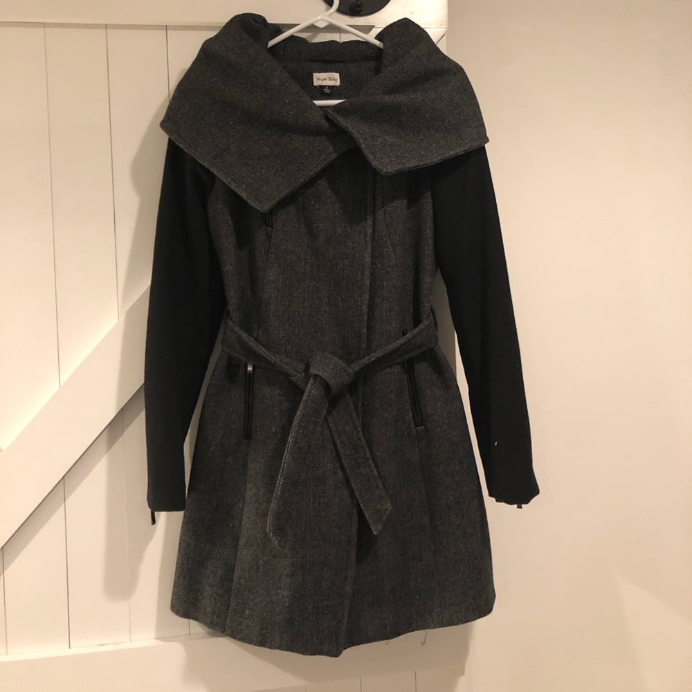 Contrast sleeve, shawl collar coat